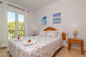 3 bedrooms, iron/ironing board, Internet, bed sheets - Filippi - Three Bedroom Apartment, Sleeps 5 (Son Parc)
