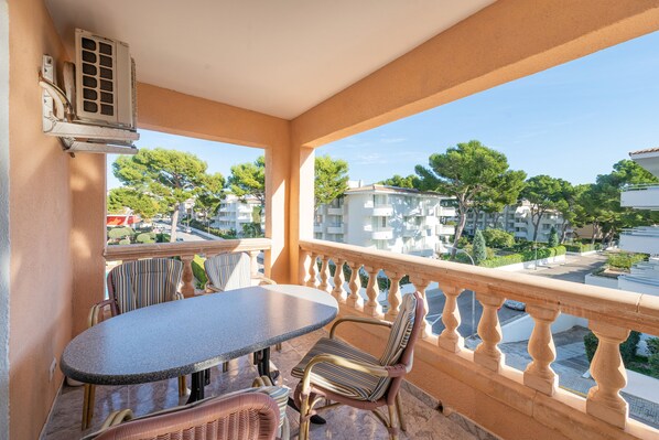 Outdoor dining - Casa Manolo - Two Bedroom Apartment, Sleeps 4 (Mallorca)