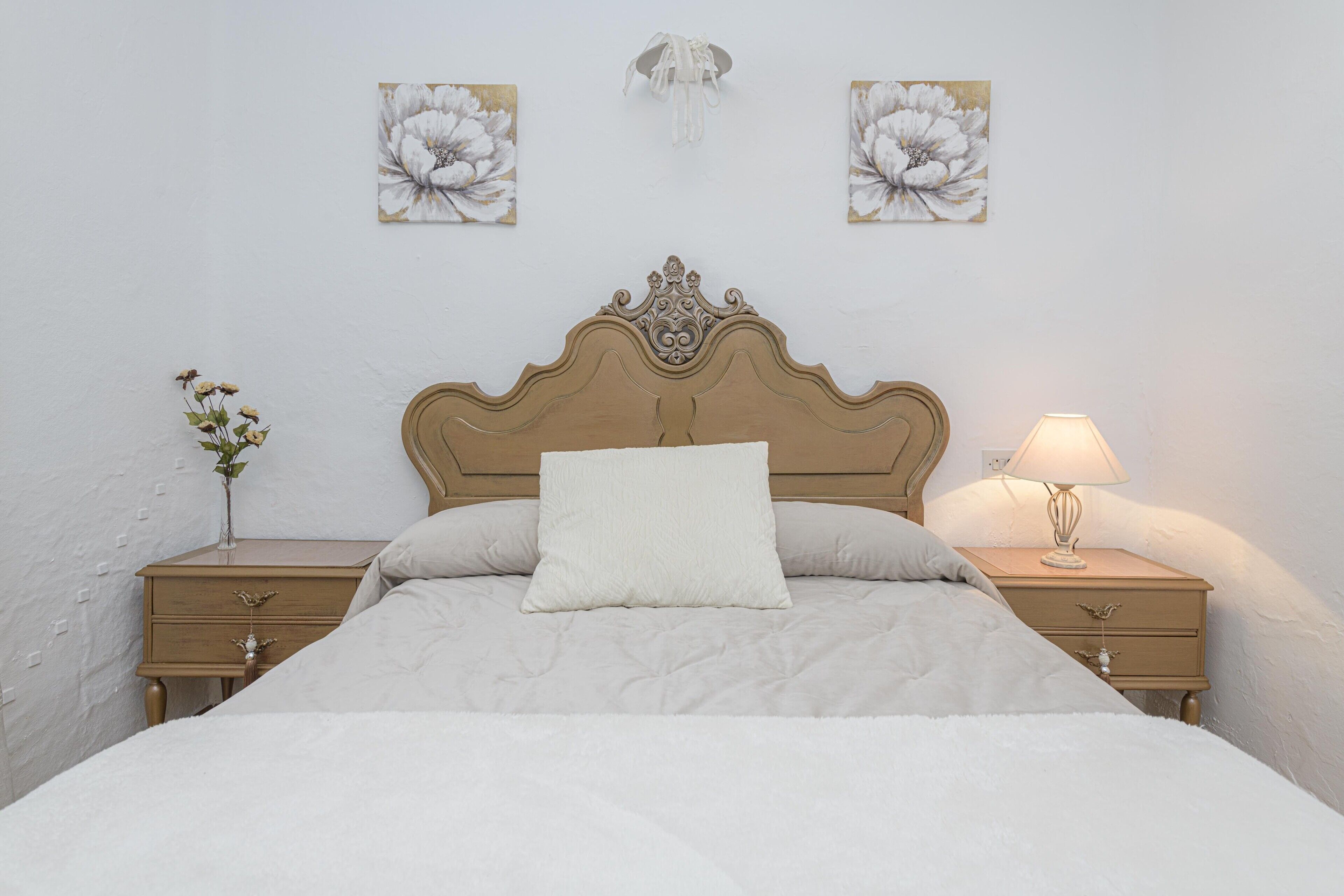 3 slaapkamers, een strijkplank/strijkijzer, internet, beddengoed