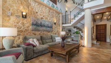 Télévision, cheminée