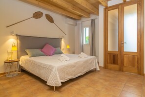 3 bedrooms, iron/ironing board, Internet, bed sheets - Can Moreu - Three Bedroom Villa, Sleeps 6 (Puerto de Andratx)
