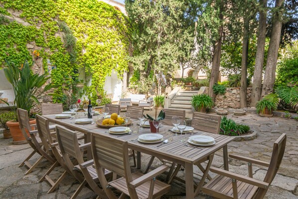 Outdoor dining - Josep Sanxo De La Jordana 12 (Artà)