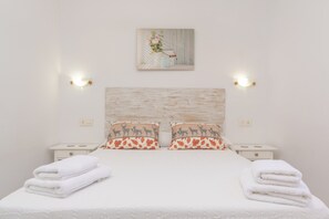 2 bedrooms, iron/ironing board, bed sheets