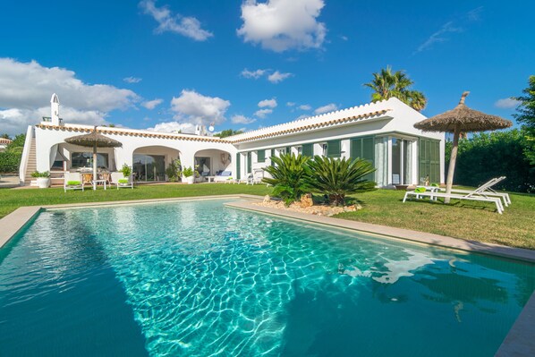 Pool - Villa Binimigi - Four Bedroom Villa, Sleeps 8 (Binisafua)