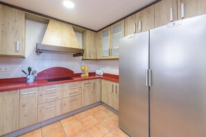 Fridge, microwave, dishwasher, coffee/tea maker - Villa Lina - Six Bedroom Villa, Sleeps 14 (Estepona)