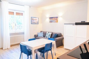 Apartment | Living area | Flat-screen TV