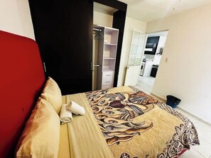 4 室のベッドルーム、アイロン / アイロン台、WiFi (無料)