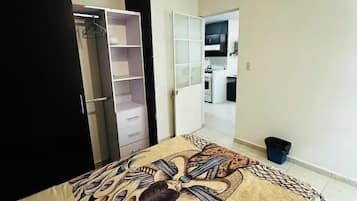 4 bedrooms, iron/ironing board, free WiFi