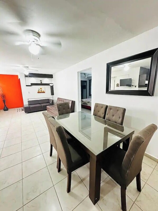 クラシック アパートメント 4 ベッドルーム キッチン | ダイニングルーム