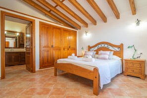 4 bedrooms, Internet, bed sheets - Cas General (Santa Eugenia) (Santa Eugènia)