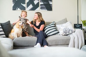 Smart TV - The Cooper Home, Dogs Welcome! (Ephrata)