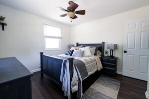 3 bedrooms, iron/ironing board, free WiFi, bed sheets - The Cooper Home, Dogs Welcome! (Ephrata)