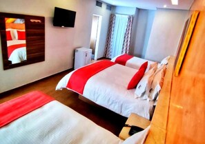 Family Triple Room | Down duvets, iron/ironing board, bed sheets, wheelchair access - Novo Hotel (Caracas)