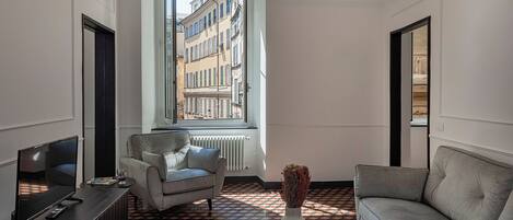 Apartment | Living area | 35-inch TV with digital channels