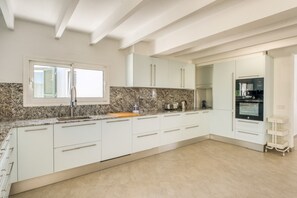 Fridge, microwave, dishwasher, coffee/tea maker