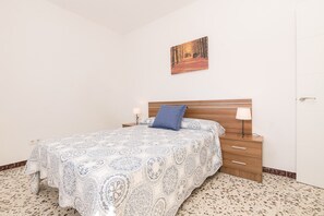 2 bedrooms, iron/ironing board, bed sheets