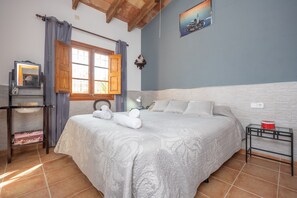 2 bedrooms, iron/ironing board, internet, bed sheets - Can Pintat (Llubí) - Two Bedroom Villa, Sleeps 4 (Mallorca)