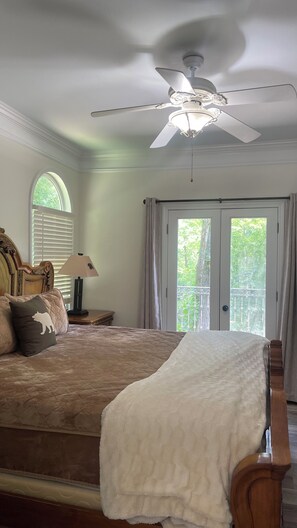 5 soverom, strykejern/-brett, wi-fi og sengetøy