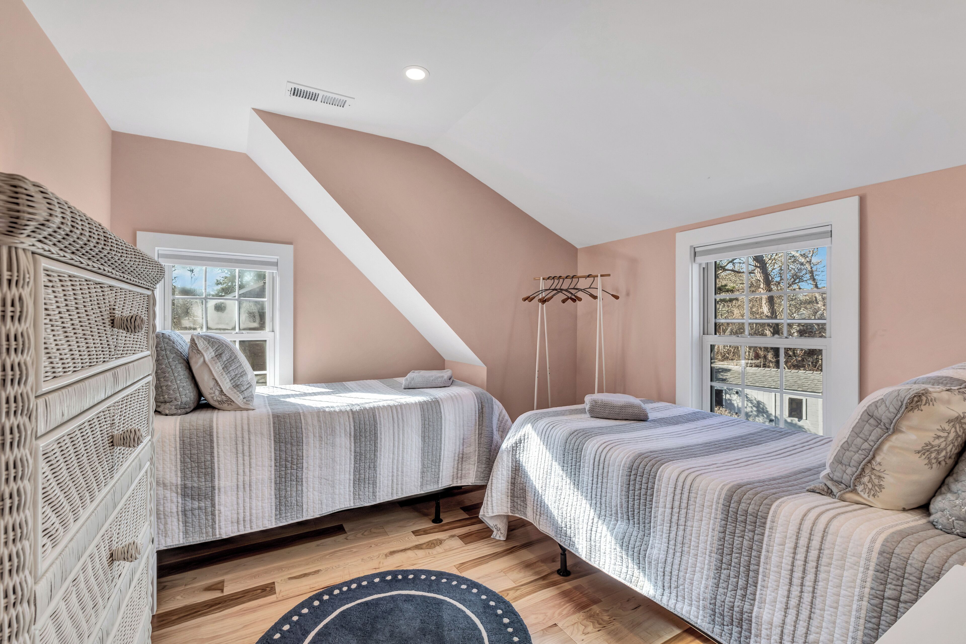 3 soverom, skrivebord, strykejern/-brett og wi-fi (inkludert)