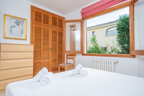 3 chambres, fer et planche Ă repasser, accĂšs Internet, draps fournis