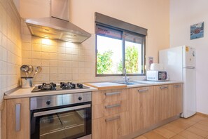 Fridge, microwave, dishwasher, coffee/tea maker