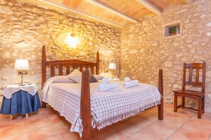 5 bedrooms, iron/ironing board, Internet, bed sheets - S'alqueria Rotja - Five Bedroom Villa, Sleeps 10 (Santañy)