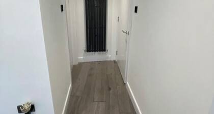 UPPAMOST luxury home,One room, in share house.