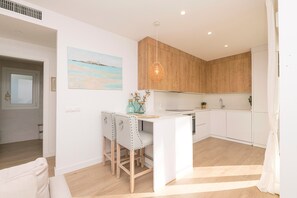 Fridge, microwave, dishwasher, toaster - La Perla Costera - Three Bedroom Villa, Sleeps 6 (Chiclana de la Frontera)