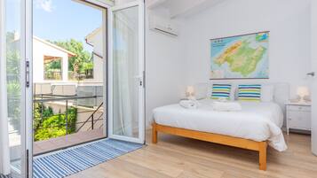 3 slaapkamers, een strijkplank/strijkijzer, internet, beddengoed