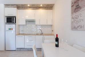 Fridge, microwave, dishwasher, coffee/tea maker
