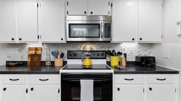 冰箱、微波炉、烤箱、炉灶