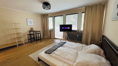 1-room apartment near Sanaklinikum balcony Netflix
