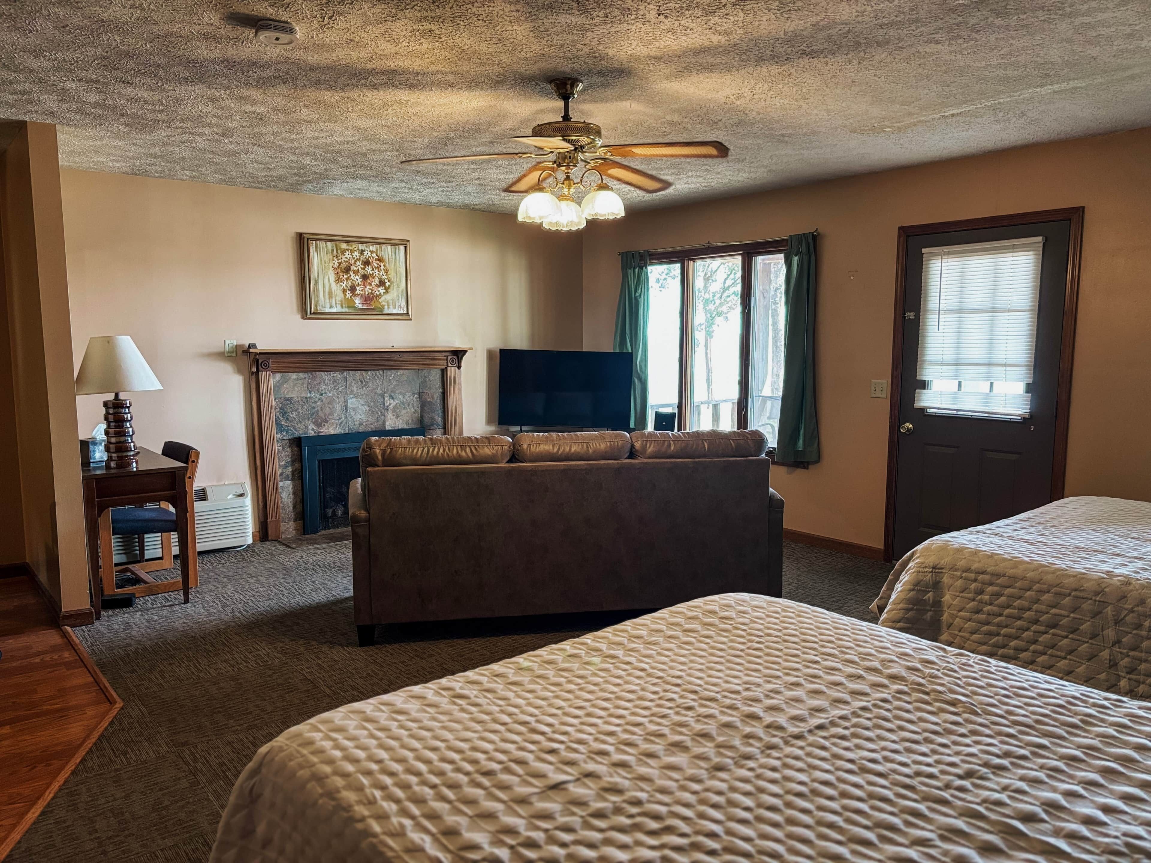 2 habitaciones, tabla de planchar con plancha, internet y ropa de cama 