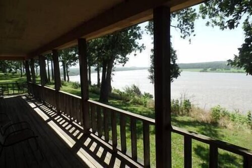 Deluxe Four Bedroom Relaxing Bungalow w/ Two Kitchens!