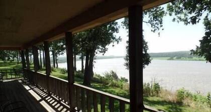 Deluxe Four Bedroom Relaxing Bungalow w/ Two Kitchens!