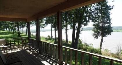 Quad Deluxe Cabin -Bungalow w/ Two Kitchens & 4 Bedrooms!
