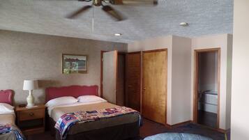 1 bedroom, iron/ironing board, internet, bed sheets