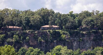 Superior Suite w/ Full Kitchen on the Bluff
