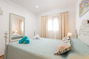 2 bedrooms, internet, bed sheets - Sa Caseta (Búger) - Two Bedroom Chalet, Sleeps 4 (Buger)