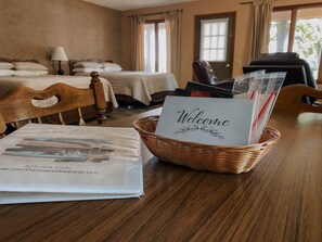 1 bedroom, iron/ironing board, Internet, bed sheets - Handicap Accessible Studio w/ Full Kitchen on the River (Stone Church Precinct)