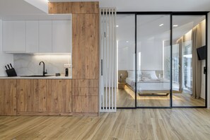 2 chambres, coffres-forts dans les chambres, bureau