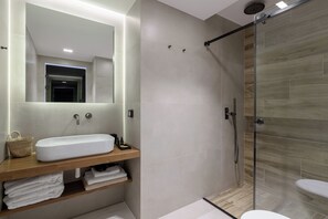 تجهيزات دش، مجففات شعر، مناشف، صابون