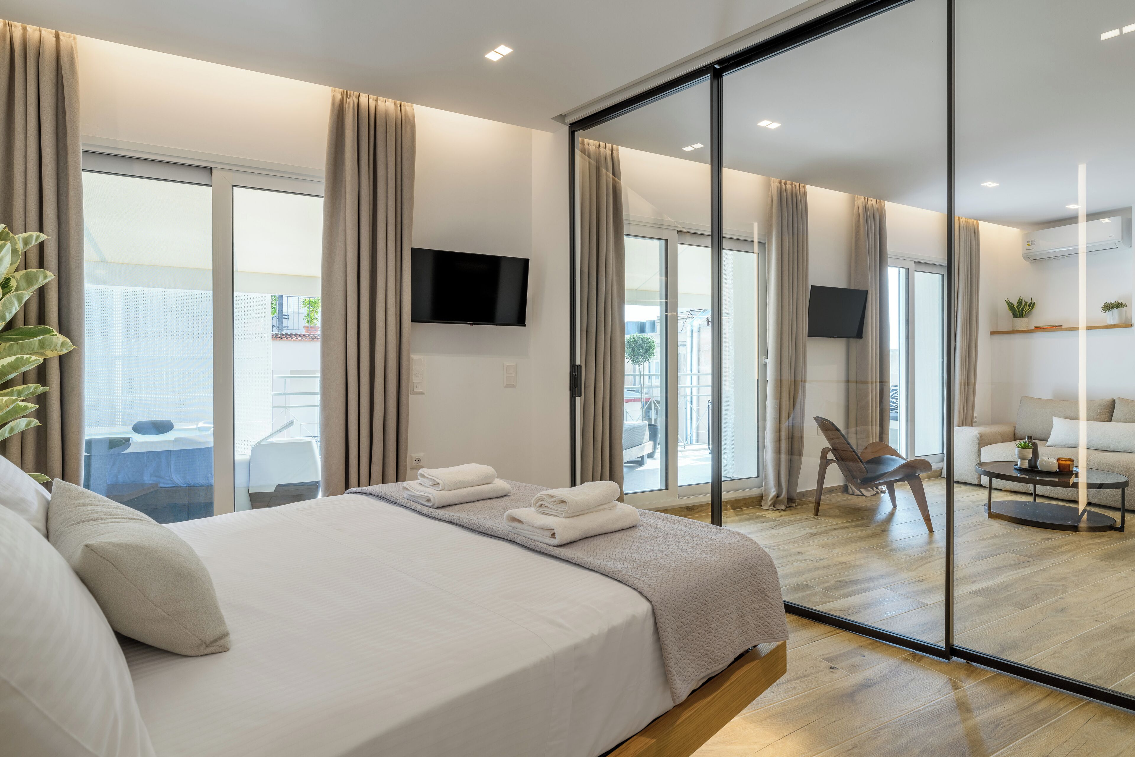 2 slaapkamers, een strijkplank/strijkijzer, reisbedje, wifi