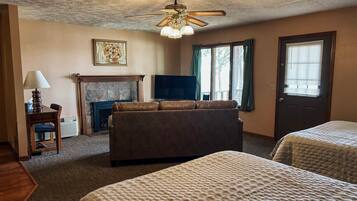 1 dormitori, planxa i posts de planxar, Internet i roba de llit