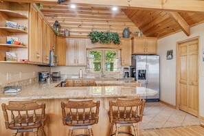 Fridge, microwave, oven, stovetop - Wit’s End @ Wolf Laurel Resort with the Best views in WNC, access to amenities (Mars Hill)