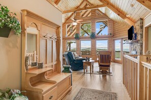 Smart TV, fireplace - Wit’s End @ Wolf Laurel Resort with the Best views in WNC, access to amenities (Mars Hill)