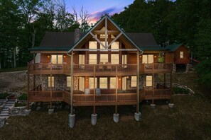 Exterior - Wit’s End @ Wolf Laurel Resort with the Best views in WNC, access to amenities (Mars Hill)