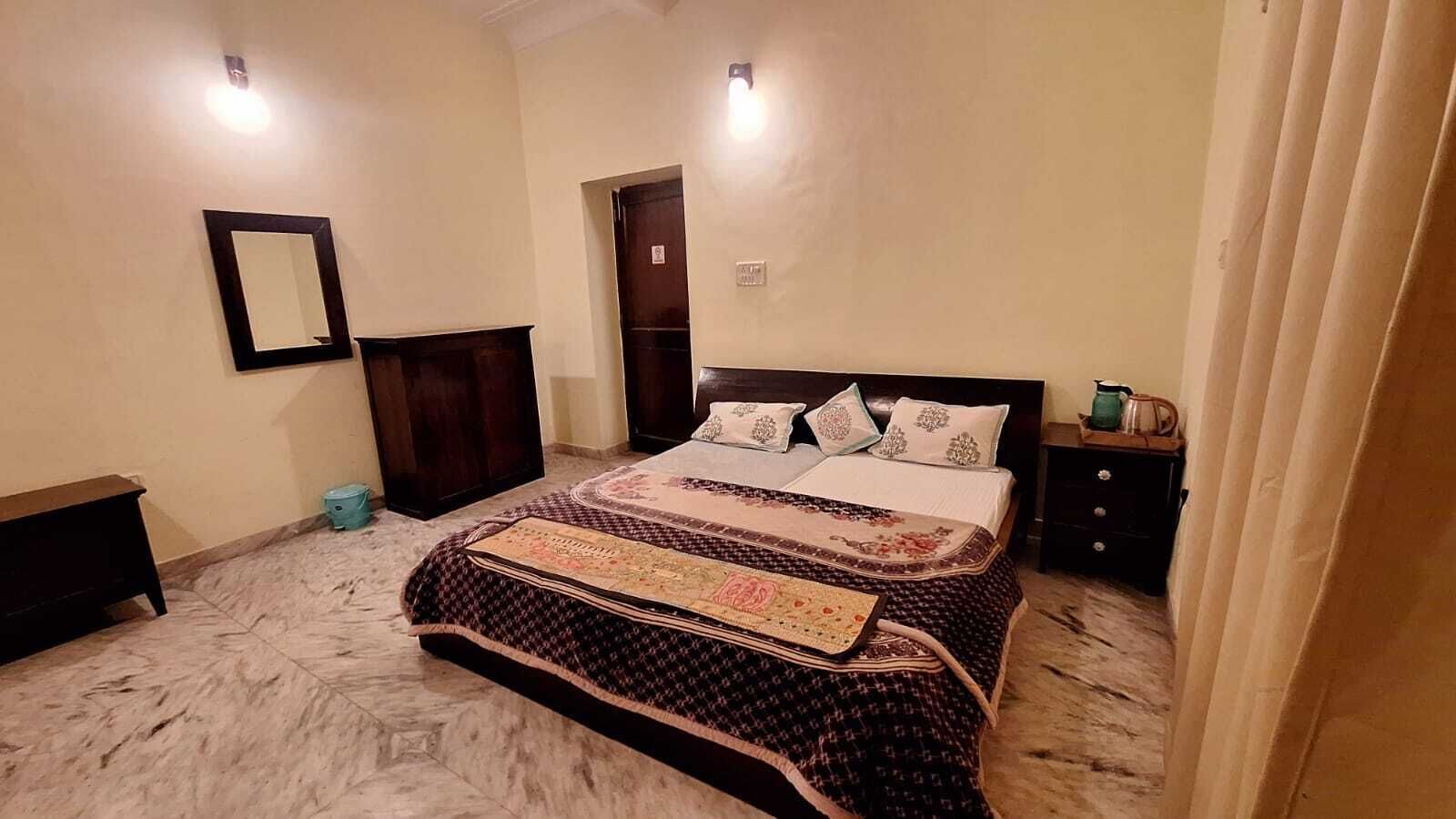 Rom – deluxe | Skrivebord, wi-fi (inkludert) og sengetøy