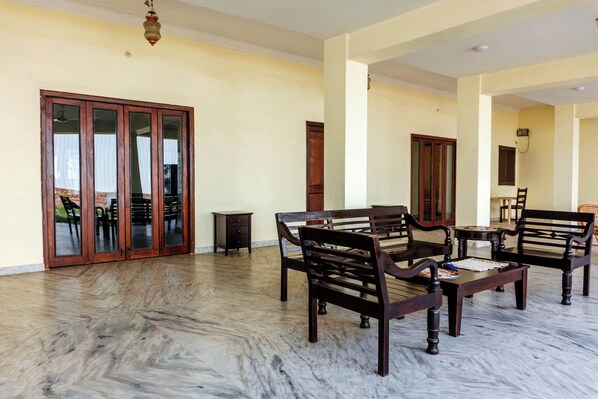 Coin salon dans le hall