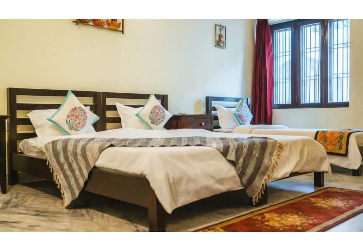 Familierom | Skrivebord, wi-fi (inkludert) og sengetøy